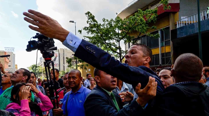 Gilber Caro, diputado a la Asamblea Nacional de Venezuela Gilber Caro, diputado a la Asamblea Nacional de Venezuela