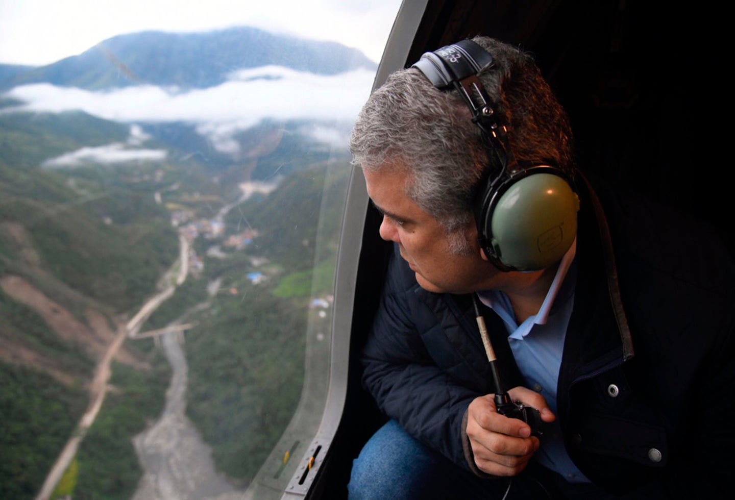 El presidente de la República, Iván Duque, sobrevolando la vía Bogotá-Villavicencio, el 5 de junio de 2019