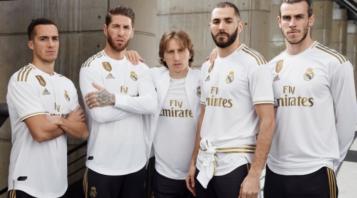 La nueva camiseta del Real Madrid para 2024 es dorada y tiene un nuevo  escudo