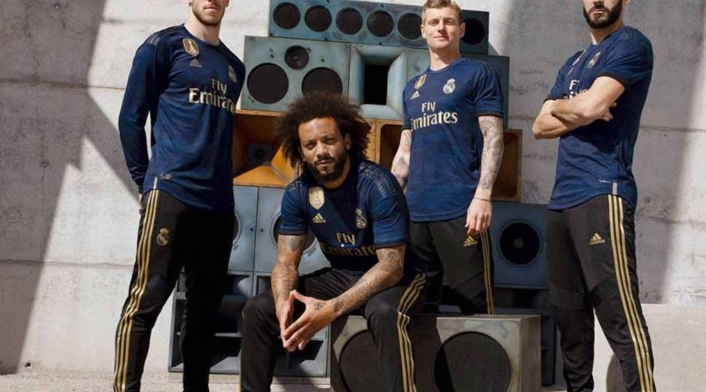 Los jugadores de Real Madrid portando la segunda camiseta de la temporada 2019/20