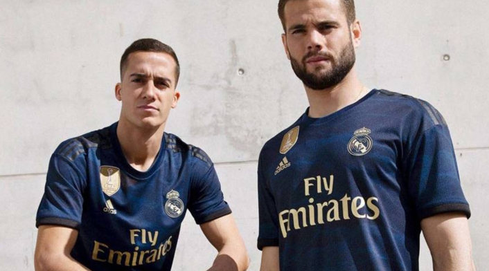 Los jugadores de Real Madrid portando la segunda camiseta de la temporada 2019/20