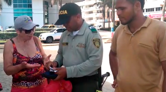 La ciudadana argentina, las autoridades y el vendedor informal en Cartagena