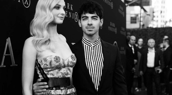 La actriz, que protagoniza la nueva película de la franquicia, asistió junto a su novio.