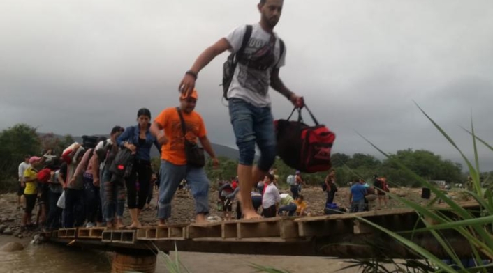 Venezolanos en las trochas de la zona de frontera.