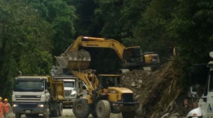 Avanzan las labores en la vía al Llano.