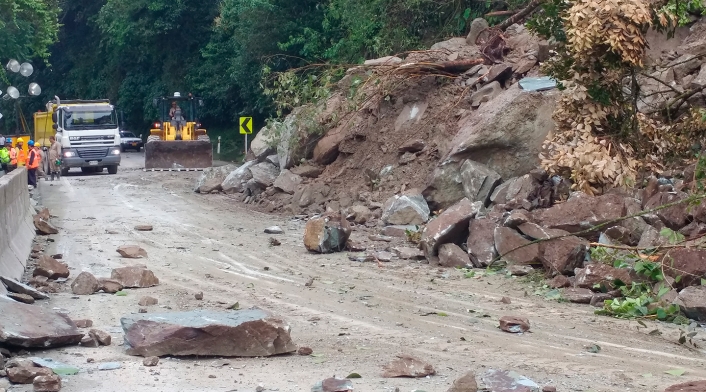 La vía al Llano, con cierre indefinido La vía al Llano, con cierre indefinido