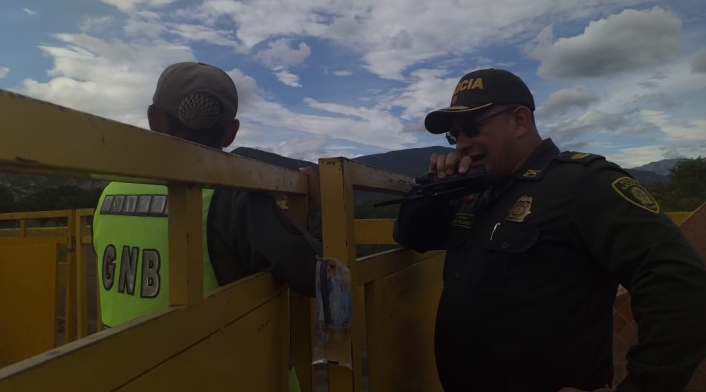 Persisten largas filas en pasos fronterizos entre Colombia y Venezuela