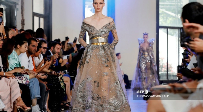 Desfile de vestidos de Elie Saab en colección Otoño Invierno en París.