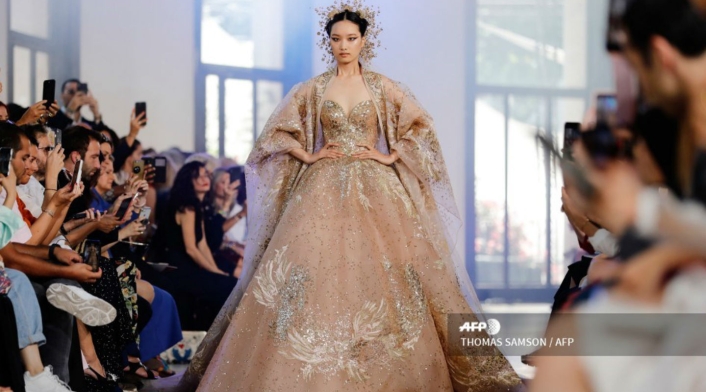 Desfile de vestidos de Elie Saab en colección Otoño Invierno en París.