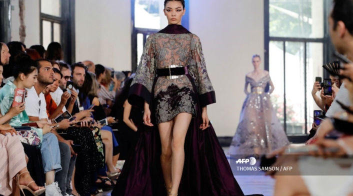 Desfile de vestidos de Elie Saab en colección Otoño Invierno en París.