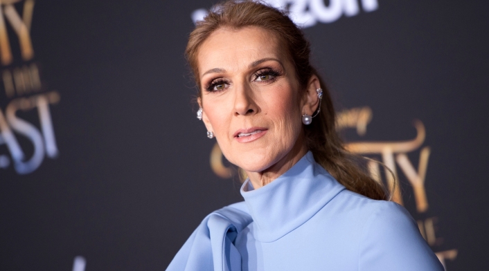Celine Dion usa el collar de Titanic