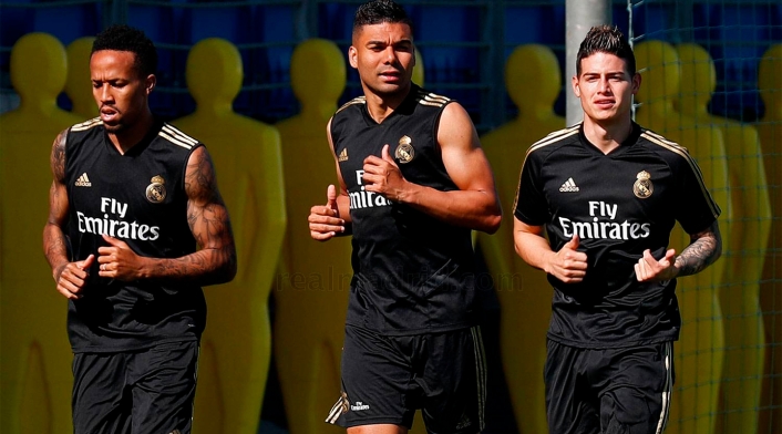 Eder Militao, Casemiro y James Rodríguez entrenando en Madrid