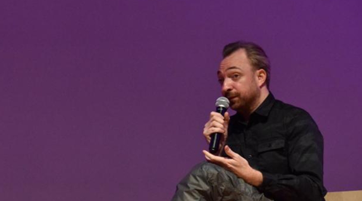 Liam Young, arquitecto estadounidense de visita en Bogotá