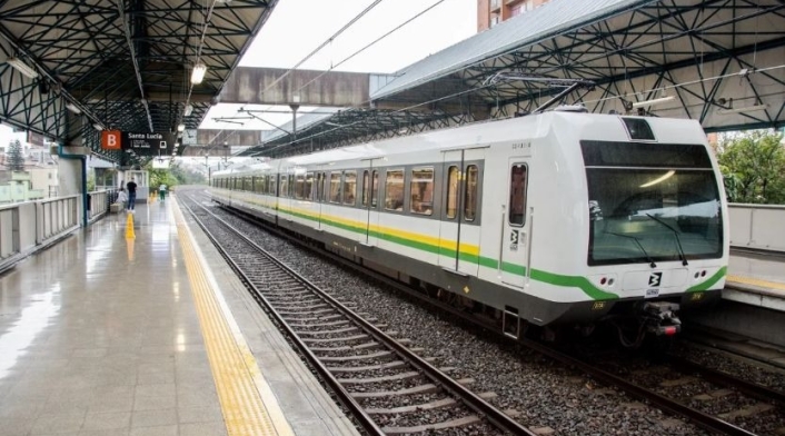 Recientemente, un vagón del Metro de Medellín fue pintado con un graffiti. Recientemente, un vagón del Metro de Medellín fue pintado con un graffiti.
