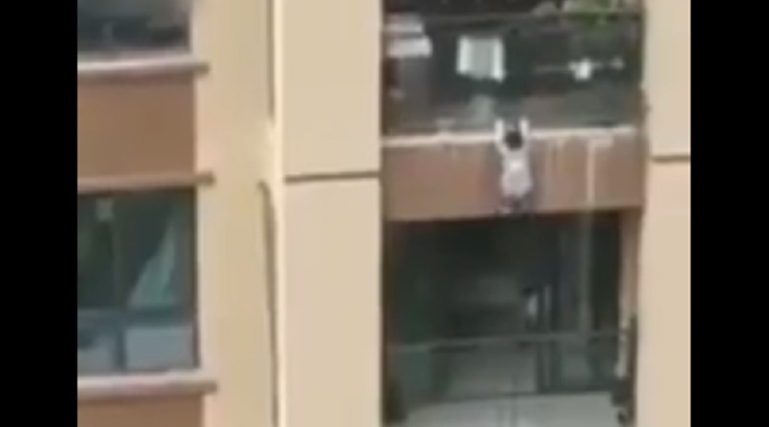 Niño se salva de milagro