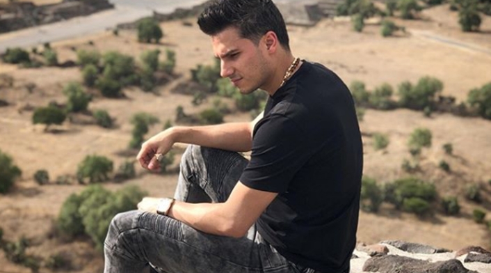 Sus padres lo avergonzaron en presencia de Jorge Celedón e Iván Calderón.