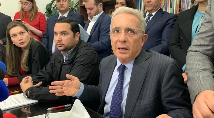 Álvaro Uribe Vélez Álvaro Uribe Vélez