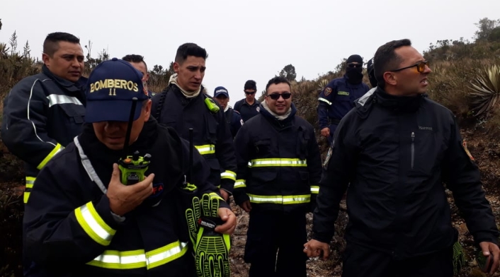 Cuerpo de Bomberos realizando trabajos tras conocer caso de universitarios perdidos en los Cerros Orientales