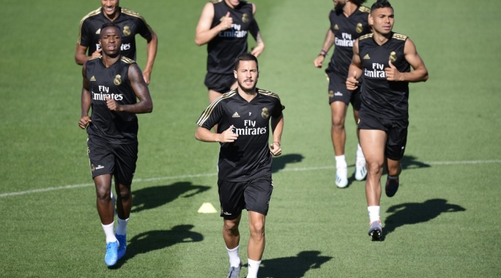 James Rodríguez entrenando con sus compañeros del Real Madrid