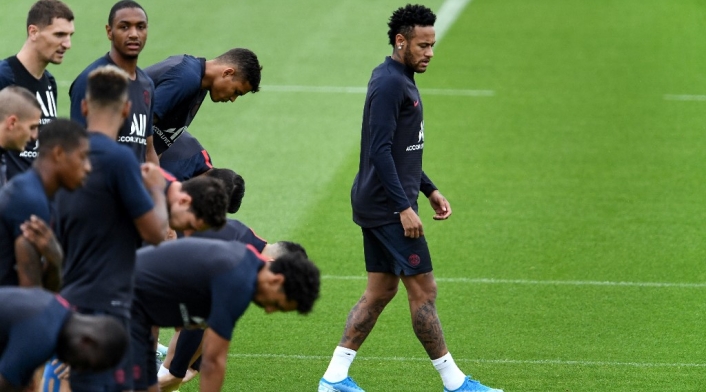 Neymar en un entrenamiento con el PSG Neymar en un entrenamiento con el PSG