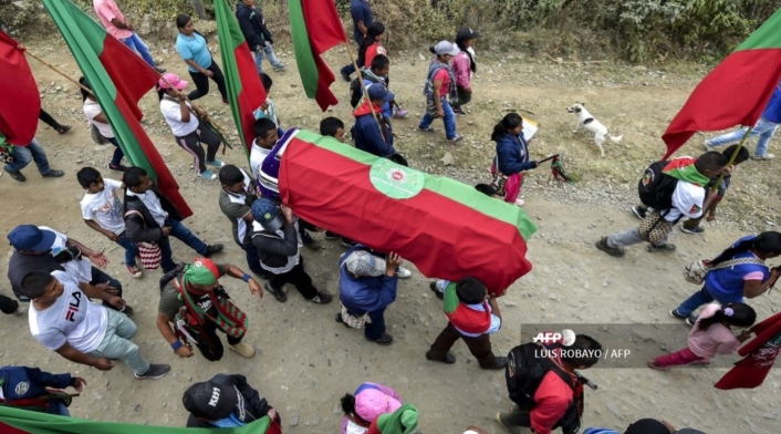 Miles de personas se reunieron en la vereda San Francisco, en el municipio de Toribío, para la despedida de los líderes.