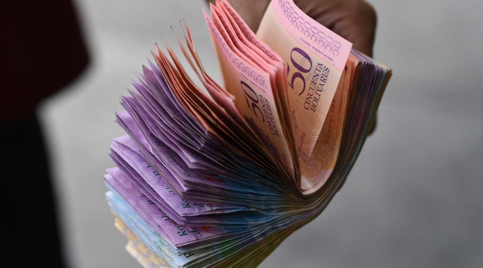 El bolívar enfrenta una seria devaluación. El bolívar enfrenta una seria devaluación.