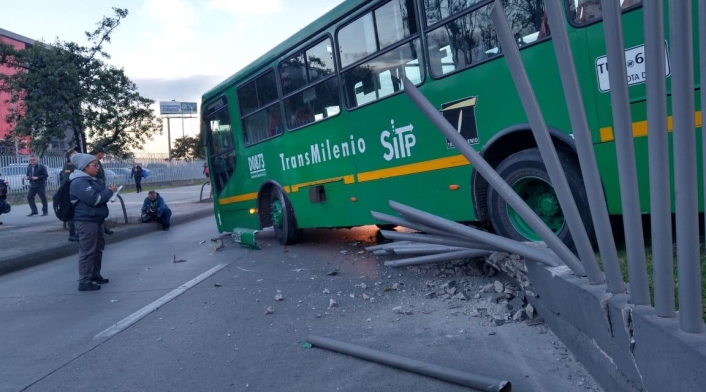Choque alimentador Transmilenio