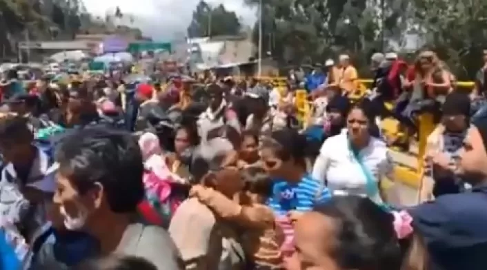 Venezolanos en la frontera entre Colombia y Ecuador