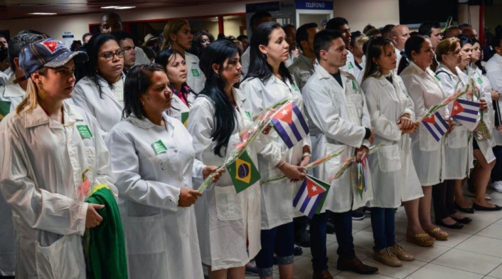 Médicos cubanos