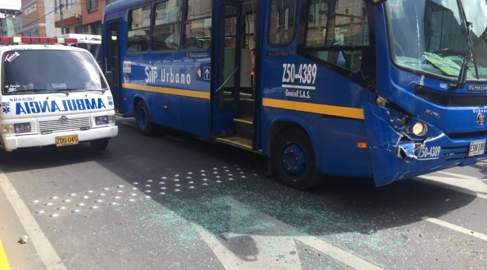 Choque entre dos buses