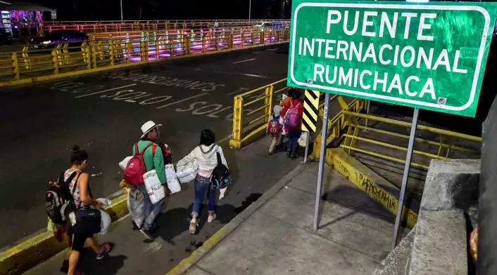 Puente internacional de Rumichaca. Puente internacional de Rumichaca.