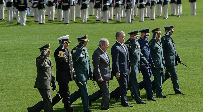 Guillermo Botero, ministro de Defensa, junto al presidente Iván Duque y las Fuerzas Militares en Bogotá