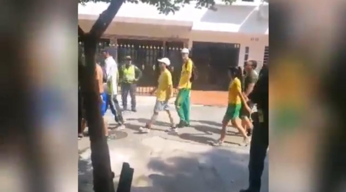 Un total de 30 personas fueron detenidas luego de causar daños a vehículos y viviendas.