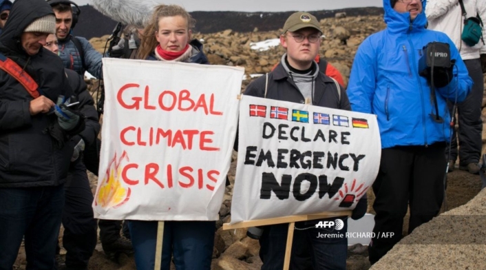En Islandia, el parque nacional de Vatnajokull, en el sur de la isla e inscrito en el patrimonio mundial de la UNESCO desde julio, lleva el nombre del glaciar que alberga y que conserva aún el título del casquete glaciar más grande de Europa.