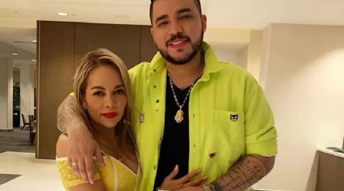 Sandra Barrios y Jessi Uribe siguen casados por culpa del cantante