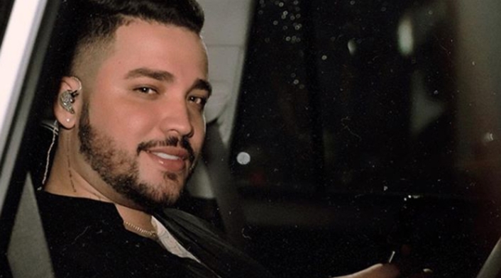 El cantante compartió una foto en un lujosa camioneta y se robó los halagos de sus seguidores