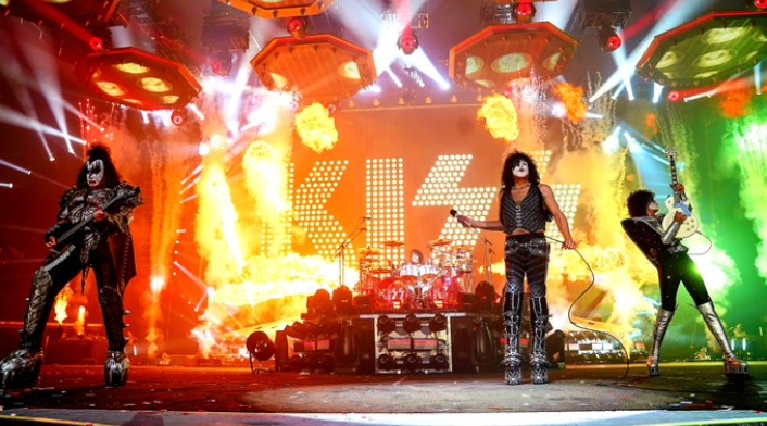 La banda de rock Kiss, en vivo