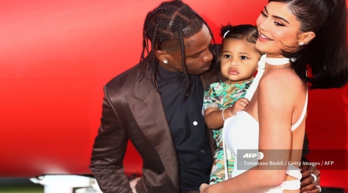 Hija de Kylie Jenner hace su debut en una alfombra roja