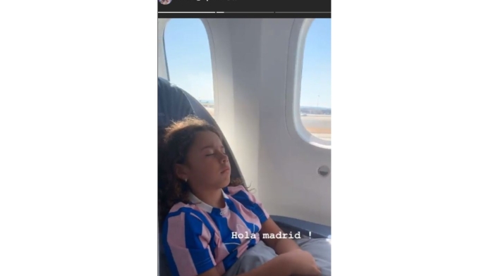 Esta foto de Daniela a Salomé levantó los rumores sobre la posibilidad de que se haya visto con el jugador en España.