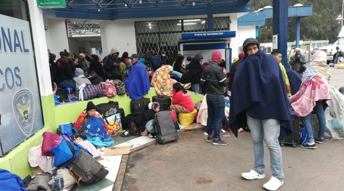 Migrantes venezolanos llegan al Puente Internacional de Rumichaca. Migrantes venezolanos llegan al Puente Internacional de Rumichaca.