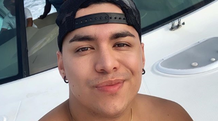 Yeison Jiménez contó su historia en Corabastos en la canción 'Porqué la envidia' Luego de esta complicada situación, Yeison Jiménez llega a Bogotá con 13 años.