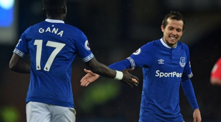 Yerry Mina titular con Everton