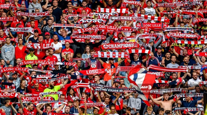 Hinchas de Lille en Francia