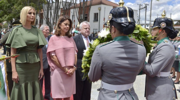 Ivanka Trump y Marta Lucía Ramírez, en homenaje a las víctimas del atentado a la Escuela de Cadetes.