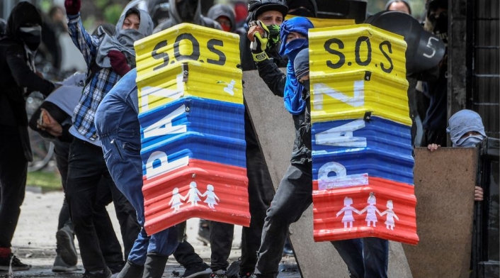 Protestas estudiantiles en las que aparecen encapuchados