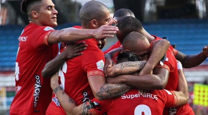 America de Cali, equipo celebrando un gol