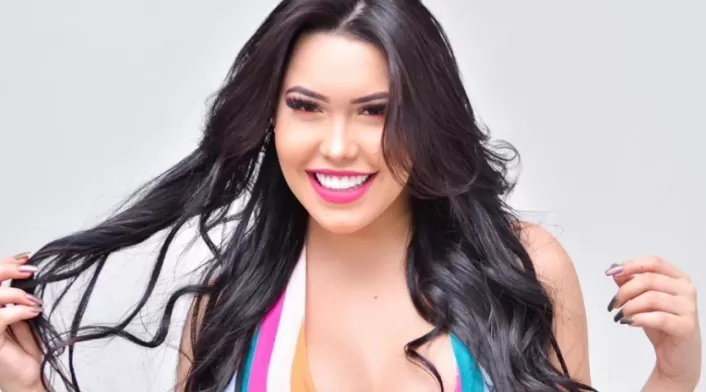 “Porque él ya me besó me probó y le gustó. Y por mi supo lo que es hacer el amor. Lo que no se cuida se llora. Entonces llore y llore señora”, dice la canción ‘Ya es mío’ de Ana del Castillo.