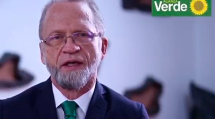 Antanas Mockus, senador, luego de un procedimiento médico contra el párkinson