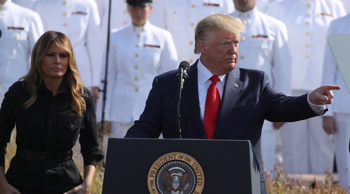 Melania Trump, primera dama de Estados Unidos, y Donald Trump, presidente de ese país, durante la conmemoración del 11-S en Nueva York Melania Trump, primera dama de Estados Unidos, y Donald Trump, presidente de ese país, durante la conmemoración del 11-S en Nueva York
