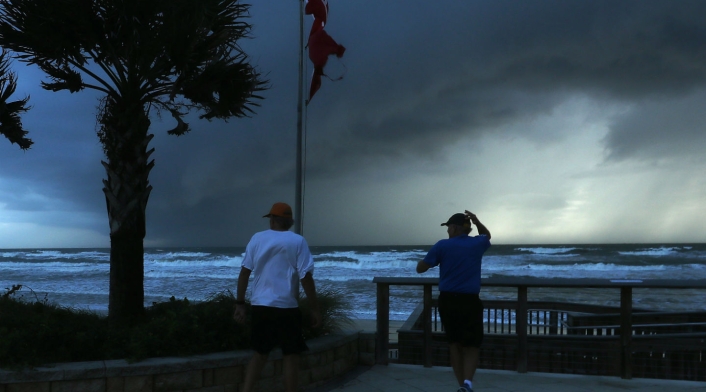 Huracán Dorian visto desde las playas de Florida Huracán Dorian visto desde las playas de Florida